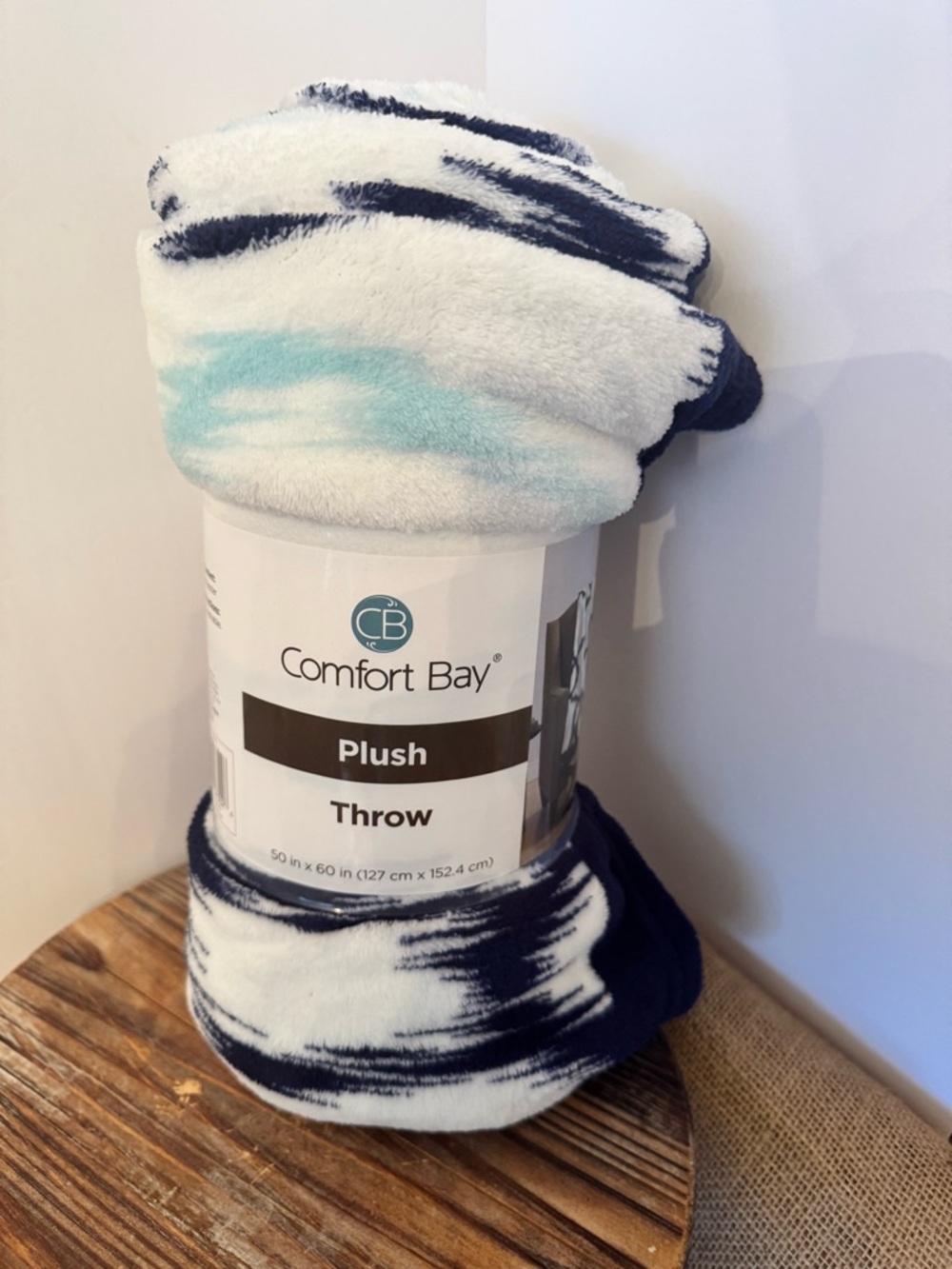 New in Packaging Comfort Bay Super Plush Throw in Navy, Turquoise and White